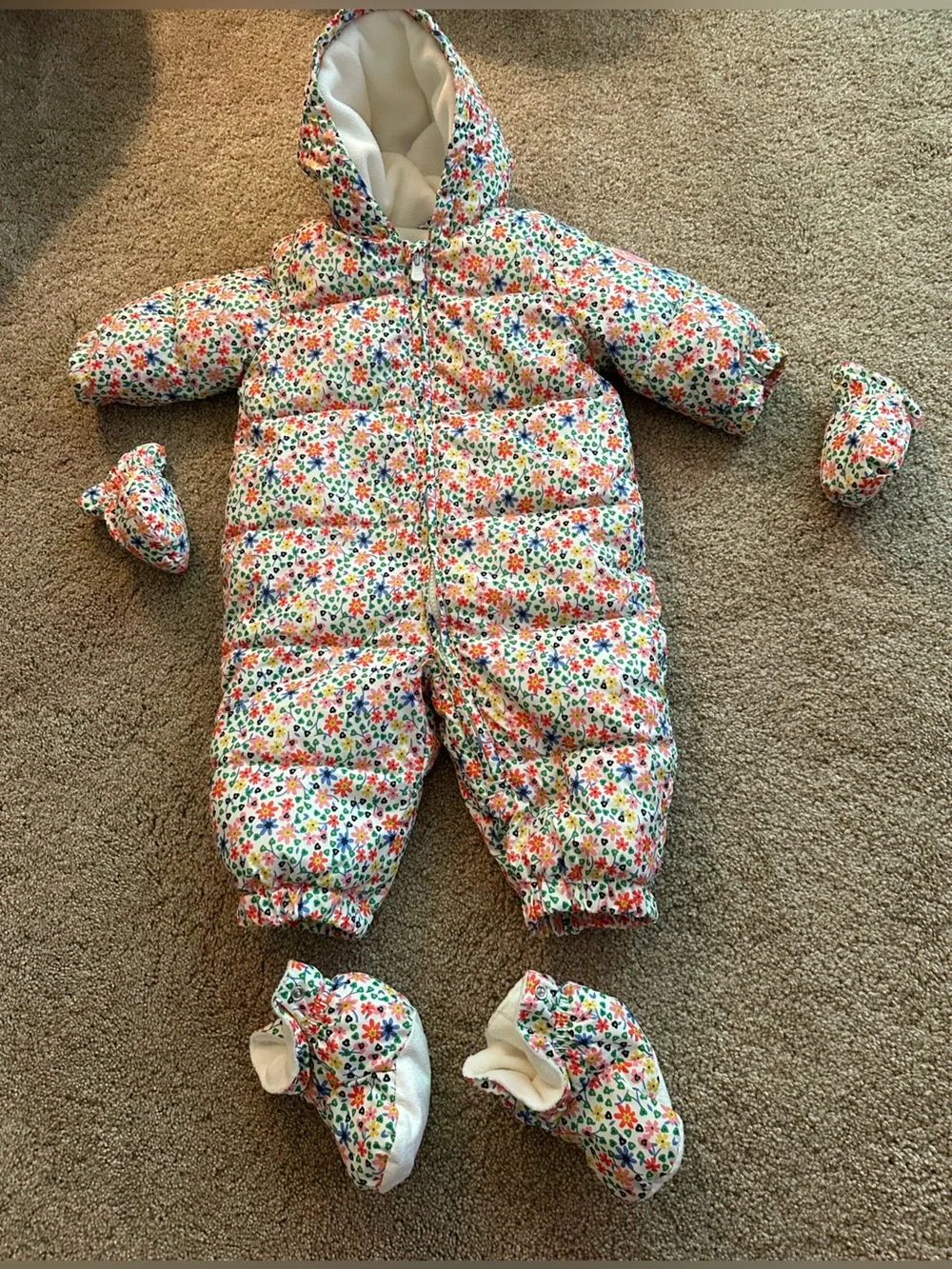 Baby Gap Girl Snowsuit Floral Print 6-12 months 🌼🌸